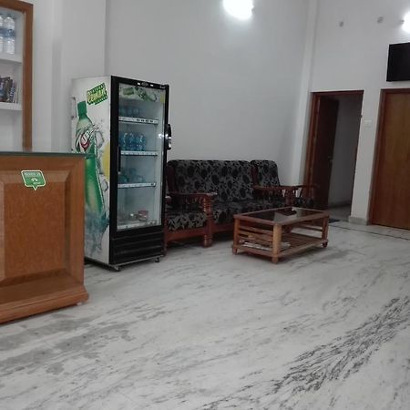 Dynasty Guest House Варанаси Екстериор снимка