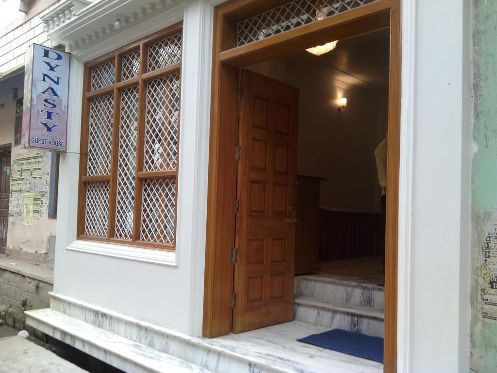 Dynasty Guest House Варанаси Екстериор снимка