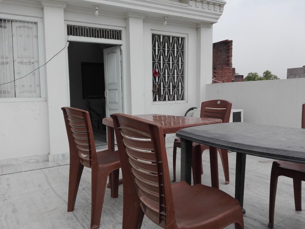Dynasty Guest House Варанаси Екстериор снимка